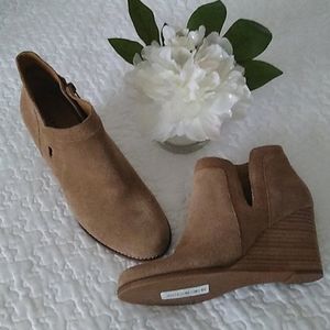 NWOT Lucky Brand Yabba Wedge Boot